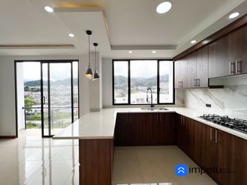 En venta casa cuatro habitaciones en el electricista alto cerca de la Universidad Nacional de Loja al sur de la ciudad