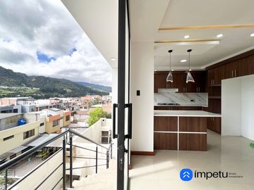 En venta casa cuatro habitaciones en el electricista alto cerca de la Universidad Nacional de Loja al sur de la ciudad