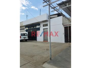 VENDO AMPLIO LOCAL COMERCIAL + LINDA CASA DE 3 PISOS EN AV TUPAC AMARU 264M2 ID 1055834