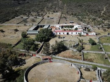 # Casco de Hacienda con Terreno en 420 Has en El Estado de Hidalgo.