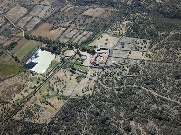 # Casco de Hacienda con Terreno en 420 Has en El Estado de Hidalgo.