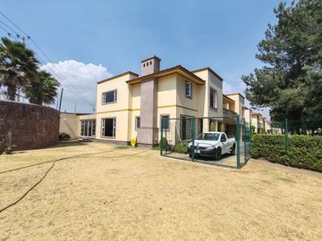 CASA Y TERRENO EN VENTA EN CASA DEL PEDREGAL, METEPEC, ESTADO DE MEXICO