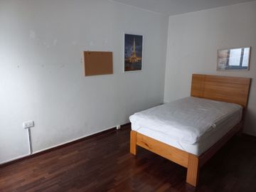 VENTA DE CASA EN SURCO CON HERMOSA VISTA AL PARQUE