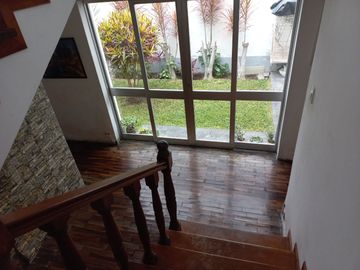 VENTA DE CASA EN SURCO CON HERMOSA VISTA AL PARQUE