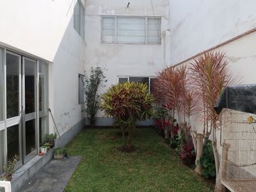 VENTA DE CASA EN SURCO CON HERMOSA VISTA AL PARQUE