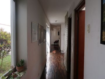 VENTA DE CASA EN SURCO CON HERMOSA VISTA AL PARQUE