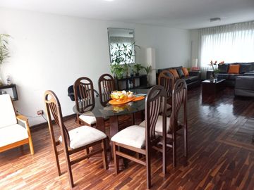 VENTA DE CASA EN SURCO CON HERMOSA VISTA AL PARQUE