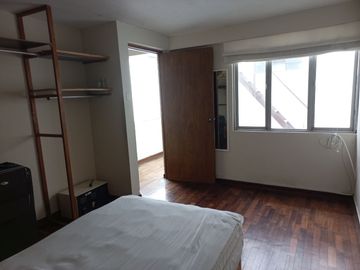VENTA DE CASA EN SURCO CON HERMOSA VISTA AL PARQUE