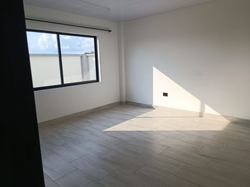 SALESIANOS, SE VENDE PROPIEDAD COMERCIAL MULTIFAMILIAR