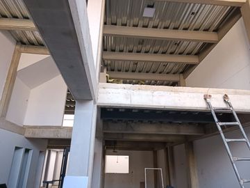 SALESIANOS, SE VENDE PROPIEDAD COMERCIAL MULTIFAMILIAR