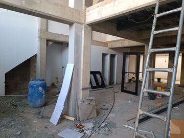 SALESIANOS, SE VENDE PROPIEDAD COMERCIAL MULTIFAMILIAR