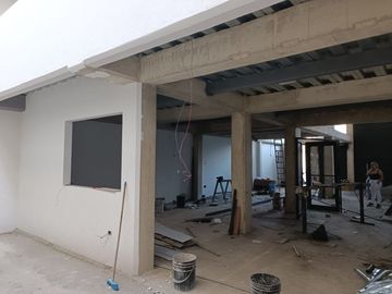 SALESIANOS, SE VENDE PROPIEDAD COMERCIAL MULTIFAMILIAR