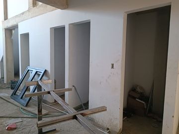 SALESIANOS, SE VENDE PROPIEDAD COMERCIAL MULTIFAMILIAR