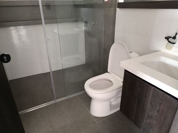 SALESIANOS, SE VENDE PROPIEDAD COMERCIAL MULTIFAMILIAR