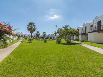 CASA EN CONDOMINIO CON ALBERCAS, AMENIDADES Y SEGURIDAD, UBICADA A 15 MINUTOS DE CUERNAVACA, MORELOS.