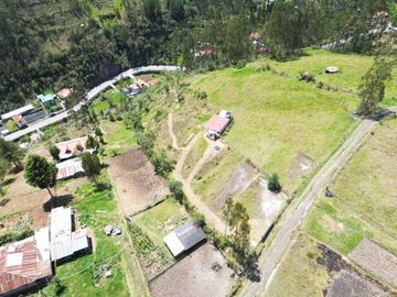 Vendo Terreno con Casa en La Montaña de Zhucay