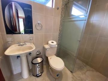 Vendo Terreno con Casa en La Montaña de Zhucay