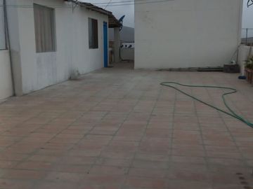 Casa en Las Salinas, Chilca, en venta o alquiler.
