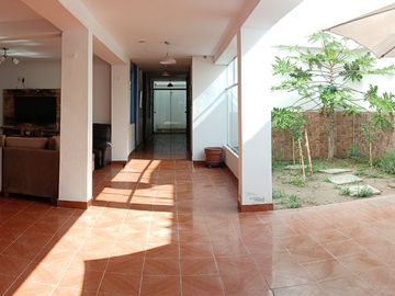 Casa en Las Salinas, Chilca, en venta o alquiler.