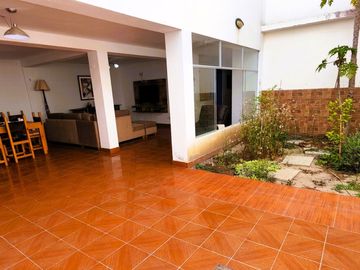 Casa en Las Salinas, Chilca, en venta o alquiler.
