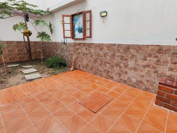 Casa en Las Salinas, Chilca, en venta o alquiler.