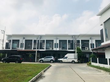 TOWN HOME IN CHONBURI