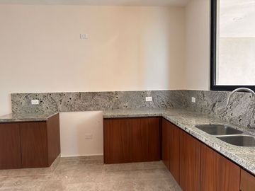 Casa en Venta en Conkal, Privada Al Norte de La Ciudad