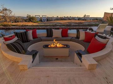 Residencia con alberca privada, fogata, jardín, terraza en segundo piso con vista al mar, Pacific Ocean, Cabo San Lucas.