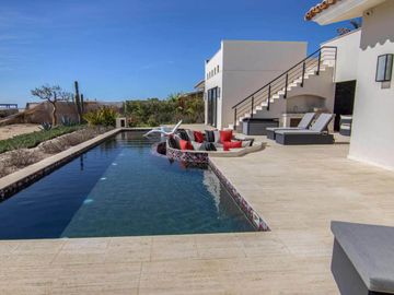 Residencia con alberca privada, fogata, jardín, terraza en segundo piso con vista al mar, Pacific Ocean, Cabo San Lucas.