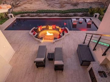 Residencia con alberca privada, fogata, jardín, terraza en segundo piso con vista al mar, Pacific Ocean, Cabo San Lucas.