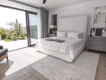 Residencia con alberca privada, fogata, jardín, terraza en segundo piso con vista al mar, Pacific Ocean, Cabo San Lucas.