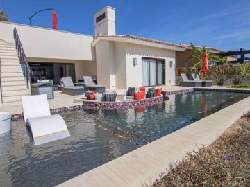 Residencia con alberca privada, fogata, jardín, terraza en segundo piso con vista al mar, Pacific Ocean, Cabo San Lucas.