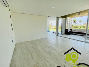 Departamento en venta con vista al campo de golf y cerca de la playa