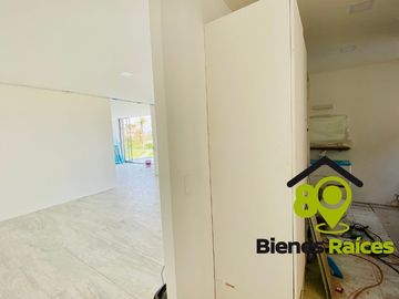 Departamento en venta con vista al campo de golf y cerca de la playa
