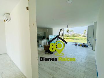 Departamento en venta con vista al campo de golf y cerca de la playa