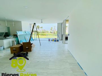 Departamento en venta con vista al campo de golf y cerca de la playa