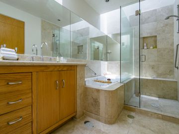 CASA EN VENTA INTERLOMAS CON PRECIO DE OPORTUNIDAD