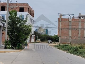 DEPARTAMENTO AMPLIO EN URBANIZACION LOS SAUCES