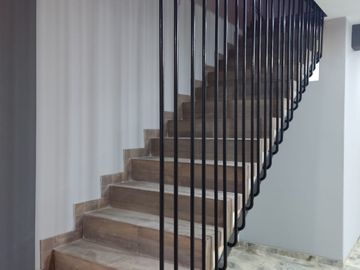 VENTA DE CASA DE ESTRENO, EN LA ENTRADA DE BOULEVARD
