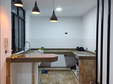 VENTA DE CASA DE ESTRENO, EN LA ENTRADA DE BOULEVARD