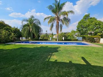 LAS CAÑADAS OPORTUNIDAD CASA EN VENTA CON ALBERCA Y LOFT INDEPENDIENTE