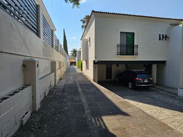LAS CAÑADAS OPORTUNIDAD CASA EN VENTA CON ALBERCA Y LOFT INDEPENDIENTE