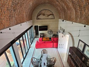 LAS CAÑADAS OPORTUNIDAD CASA EN VENTA CON ALBERCA Y LOFT INDEPENDIENTE