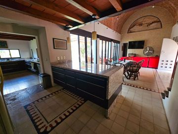 LAS CAÑADAS OPORTUNIDAD CASA EN VENTA CON ALBERCA Y LOFT INDEPENDIENTE