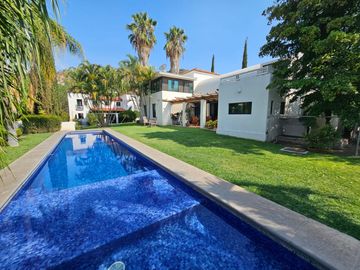 LAS CAÑADAS OPORTUNIDAD CASA EN VENTA CON ALBERCA Y LOFT INDEPENDIENTE