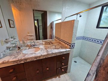 LAS CAÑADAS OPORTUNIDAD CASA EN VENTA CON ALBERCA Y LOFT INDEPENDIENTE