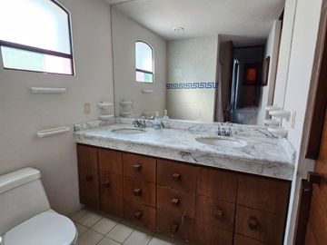 LAS CAÑADAS OPORTUNIDAD CASA EN VENTA CON ALBERCA Y LOFT INDEPENDIENTE