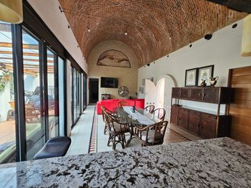 LAS CAÑADAS OPORTUNIDAD CASA EN VENTA CON ALBERCA Y LOFT INDEPENDIENTE