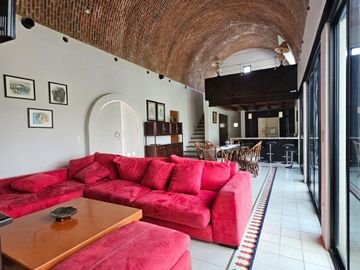 LAS CAÑADAS OPORTUNIDAD CASA EN VENTA CON ALBERCA Y LOFT INDEPENDIENTE