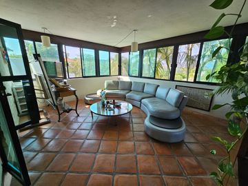 LAS CAÑADAS OPORTUNIDAD CASA EN VENTA CON ALBERCA Y LOFT INDEPENDIENTE
